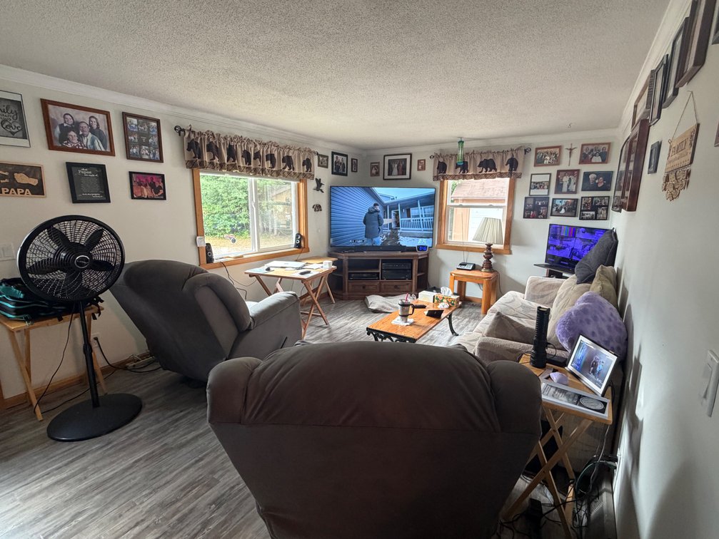Image for Boulder Juntion Real-Estate Auction! Beautiful Home with Buildings! 1.5 Acres *** Live Auction!