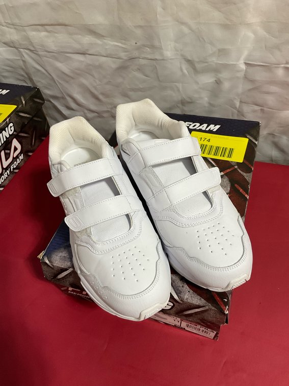 Like new memory foam shoes