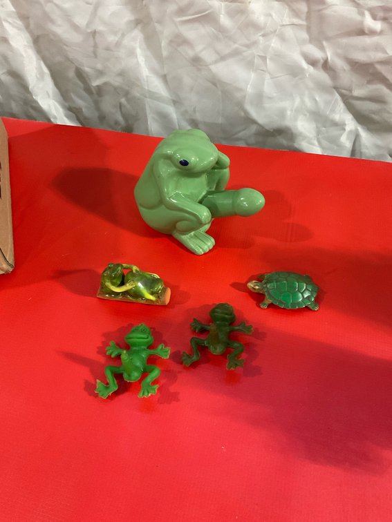 Happy frogs/turtles