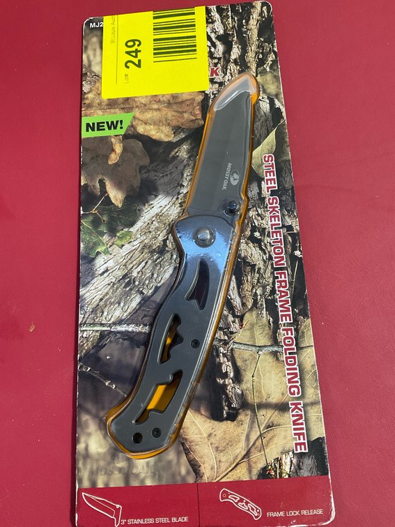 Brand new Mossy Oak folding knife