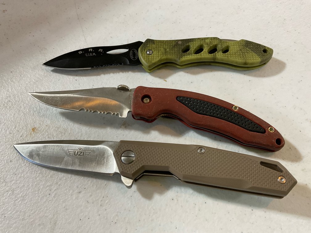 Folding knives