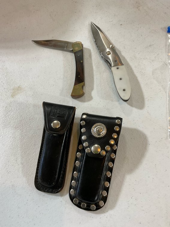 Folding knives