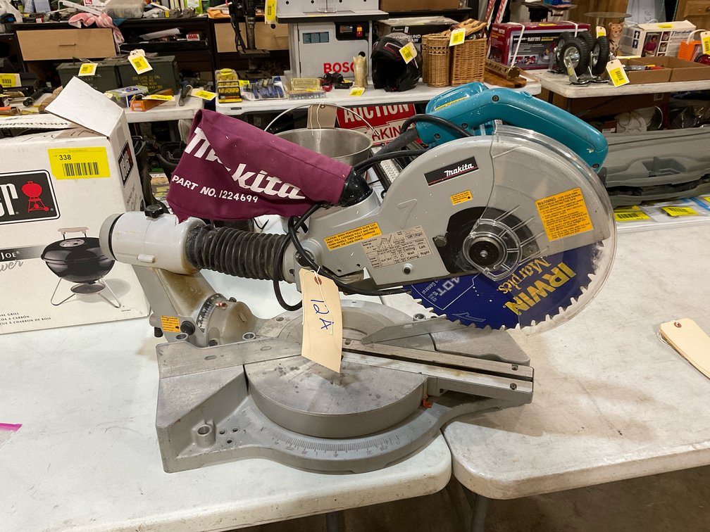Makita 12" sliding miter saw