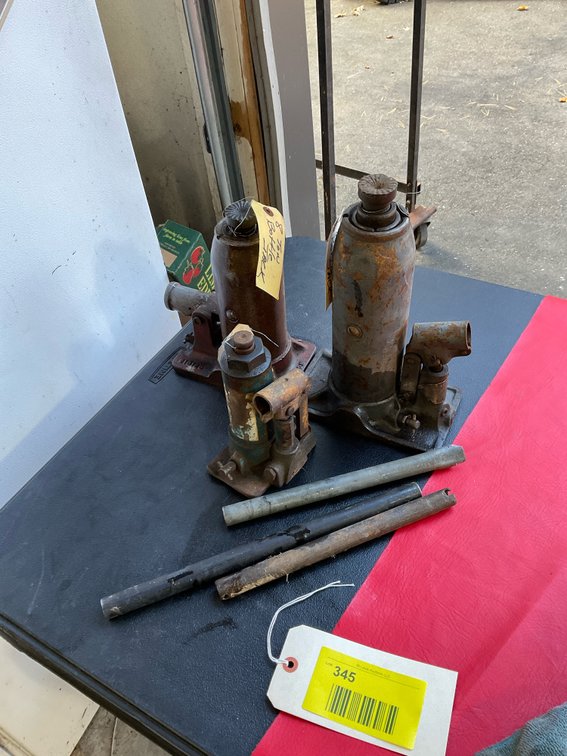 Heavy duty hydraulic jacks