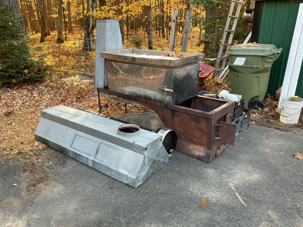 Maple syrup cooker with supplies