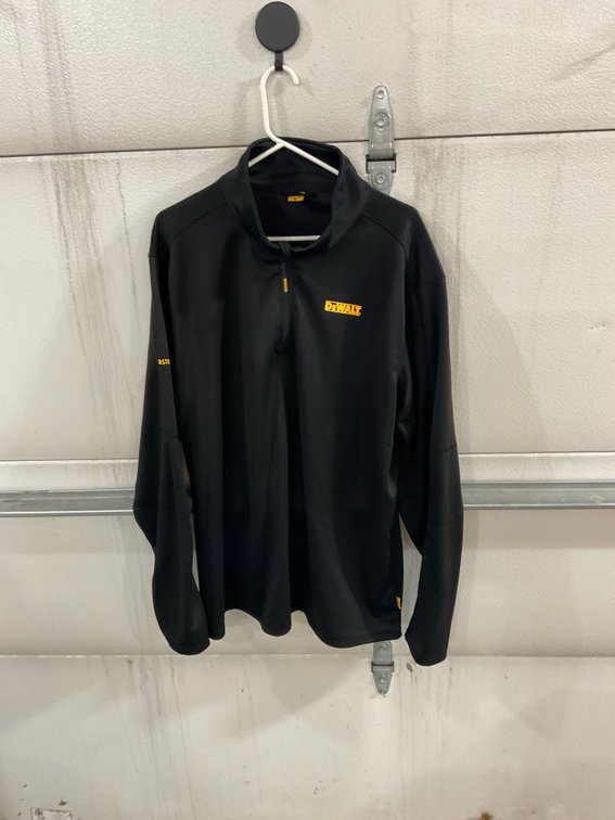 Brand new DeWalt XL quarter zip