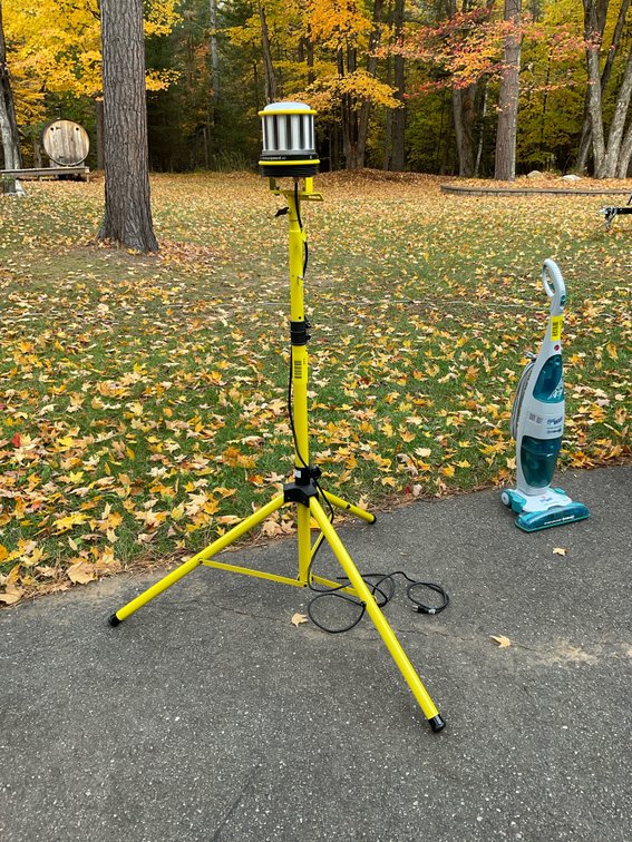 Heavy duty tripod light