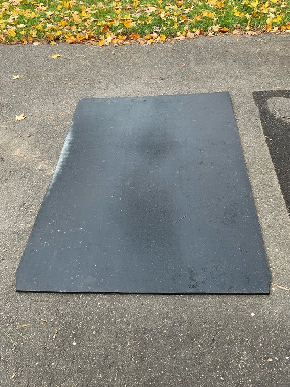 Heavy duty rubber floor mat