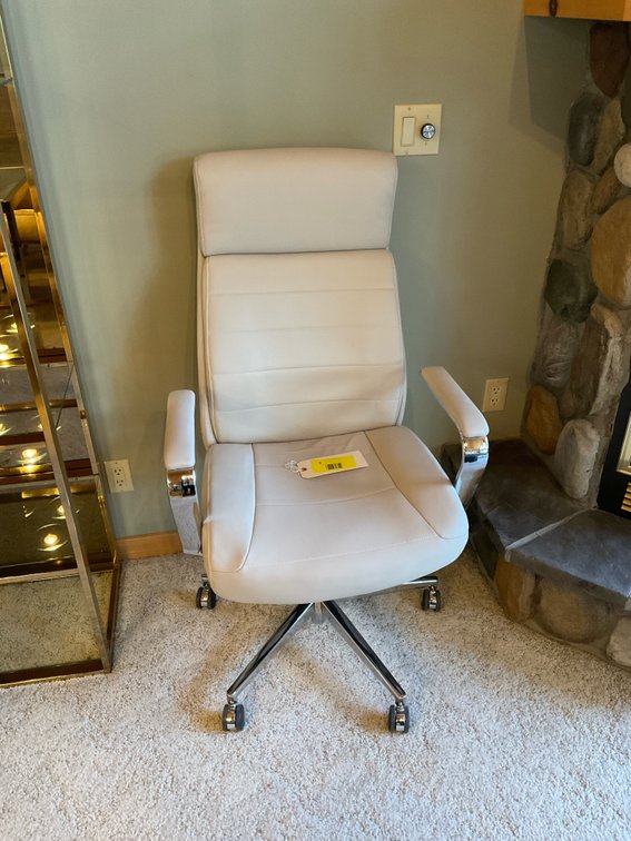 Beautiful executiveoffice chair