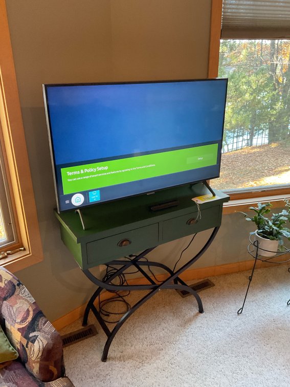 Flatscreen Samsung TV withstand