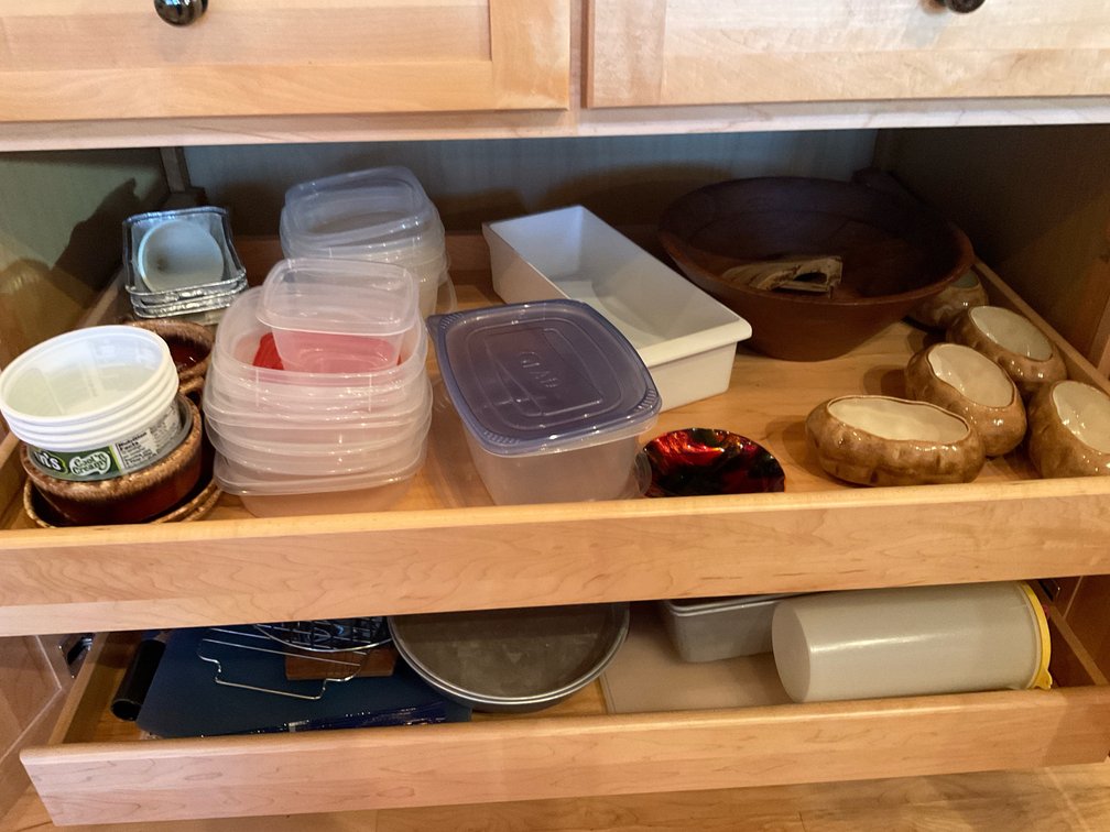 Miscellaneous bakeware/Tupperware style container containers