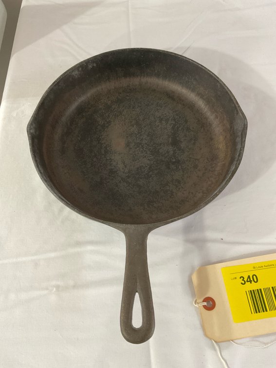 8E cast-iron frying pan