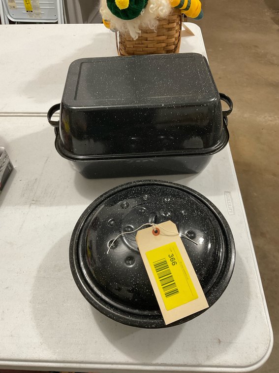 Enamel roasting pans