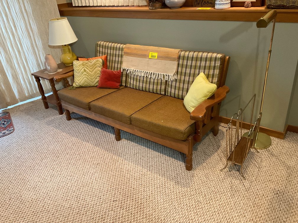 Sofa/chairs/end table/lamps set
