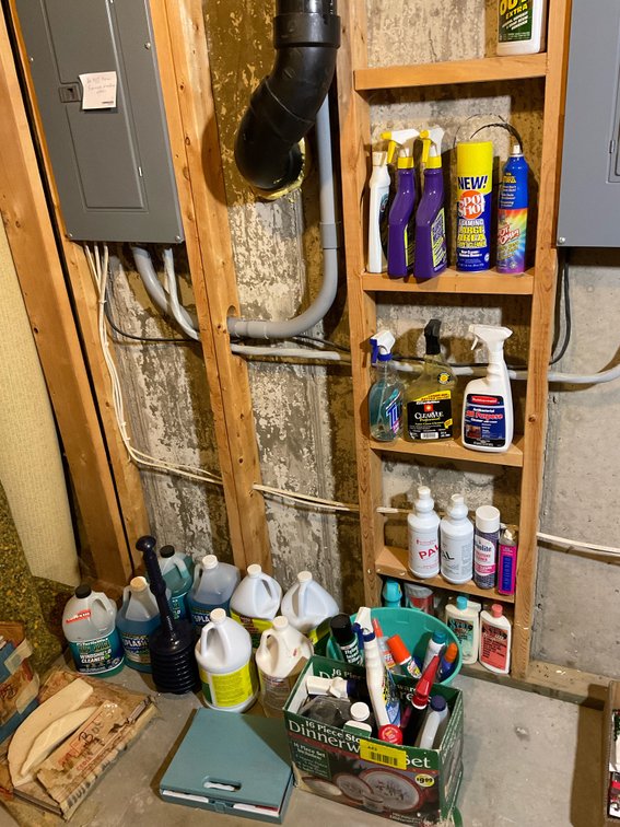 Miscellaneous cleaning supplies