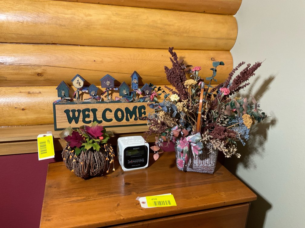 Welcome sign/flowers/radio