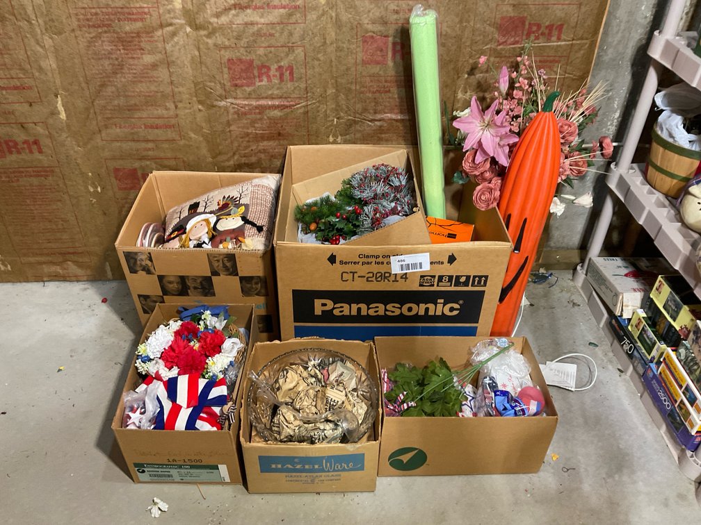 Miscellaneous holiday decorations