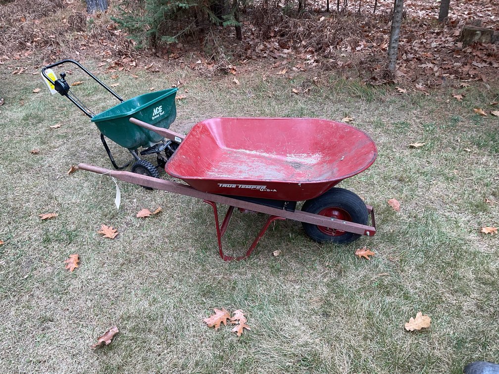 Heavy duty wheelbarrow