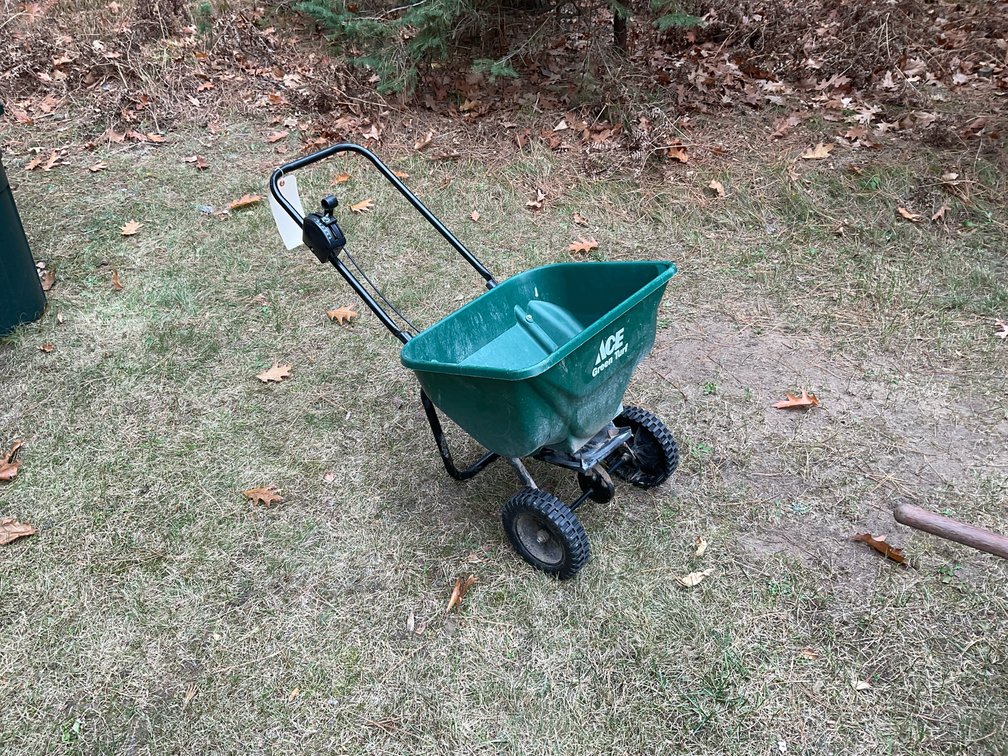 Fertilizer spreader