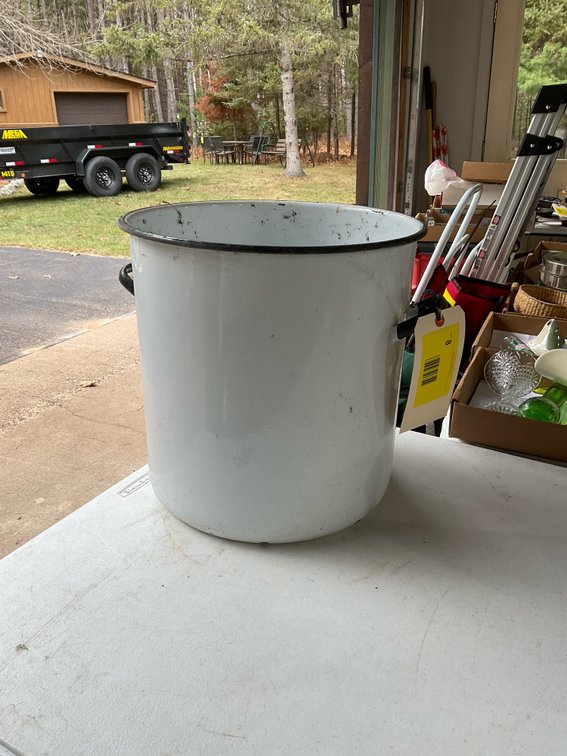 Heavy enamel pot