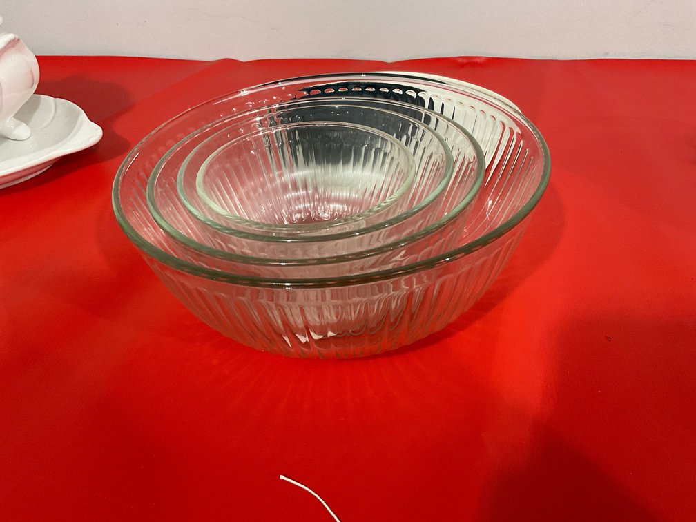 (4) pyrex bowls