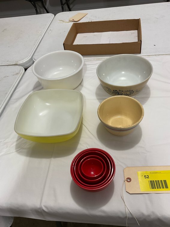 Miscellaneous Pyrex and other bowls
