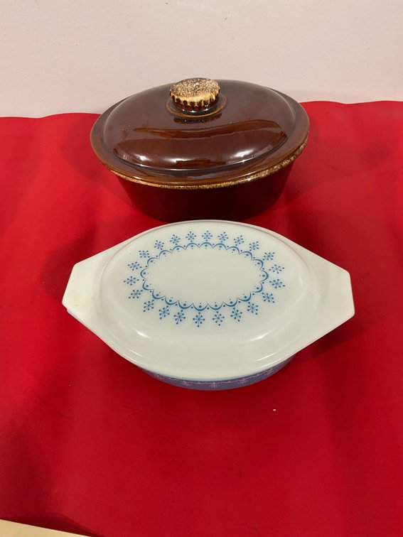 Hull bakeware/Pyrex dish