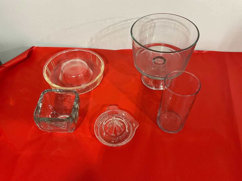 Miscellaneous clear glass/juicer/bakeware