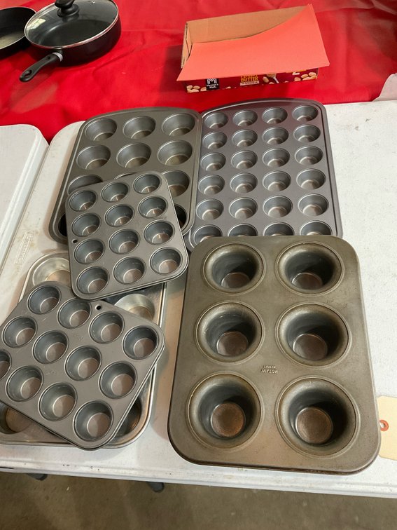 Muffin pans
