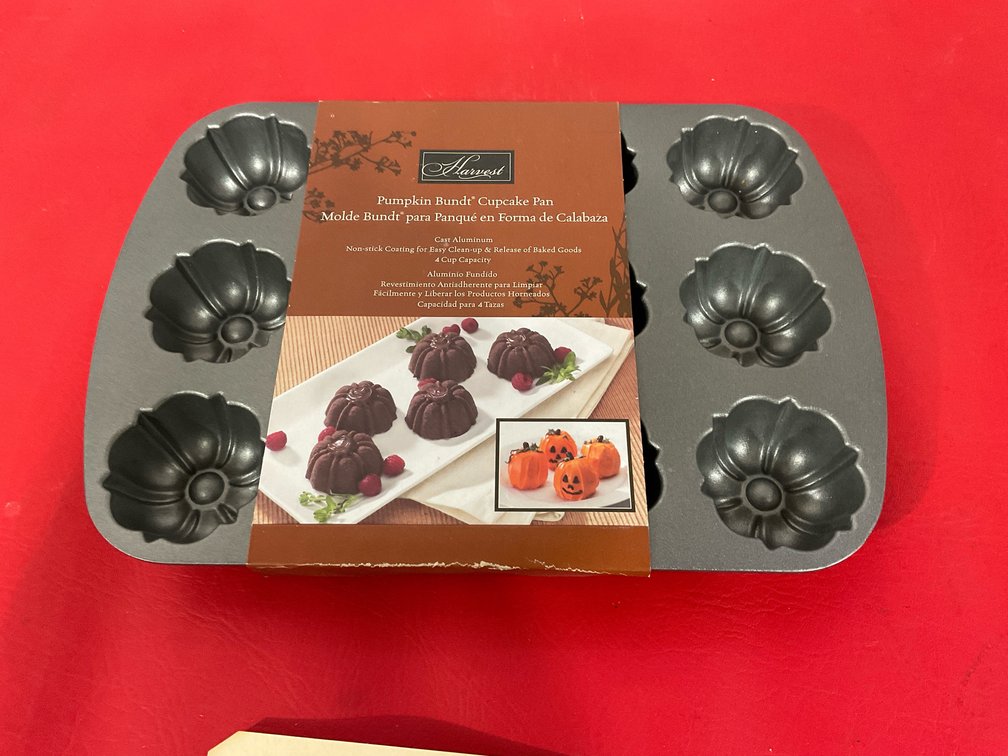 New pumpkin cupcake pan