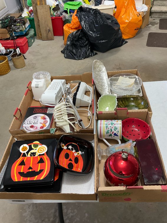 Miscellaneous holiday decorations/appliances