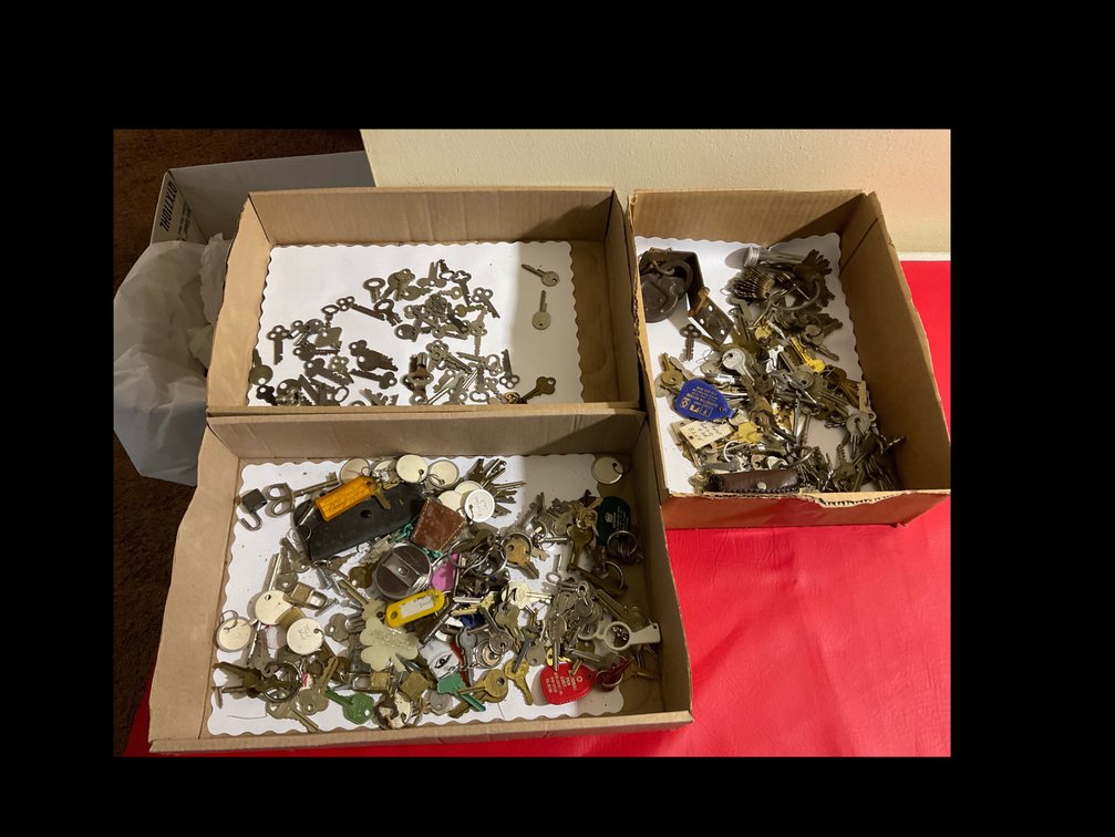 Miscellaneous vintage keys