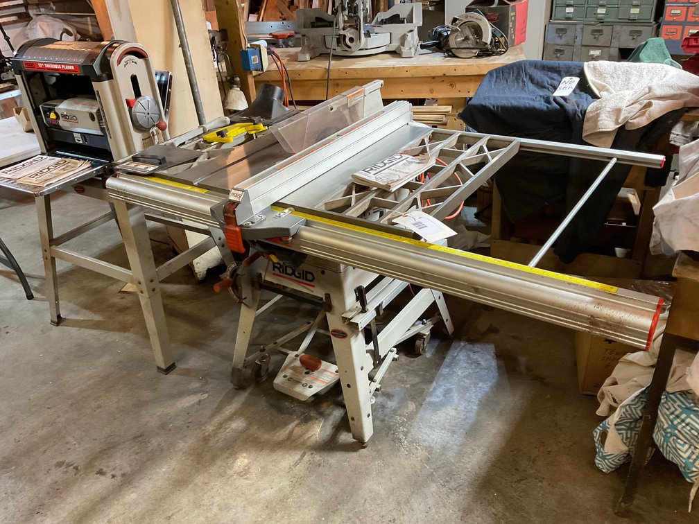 Like new Ridgid 10" table saw