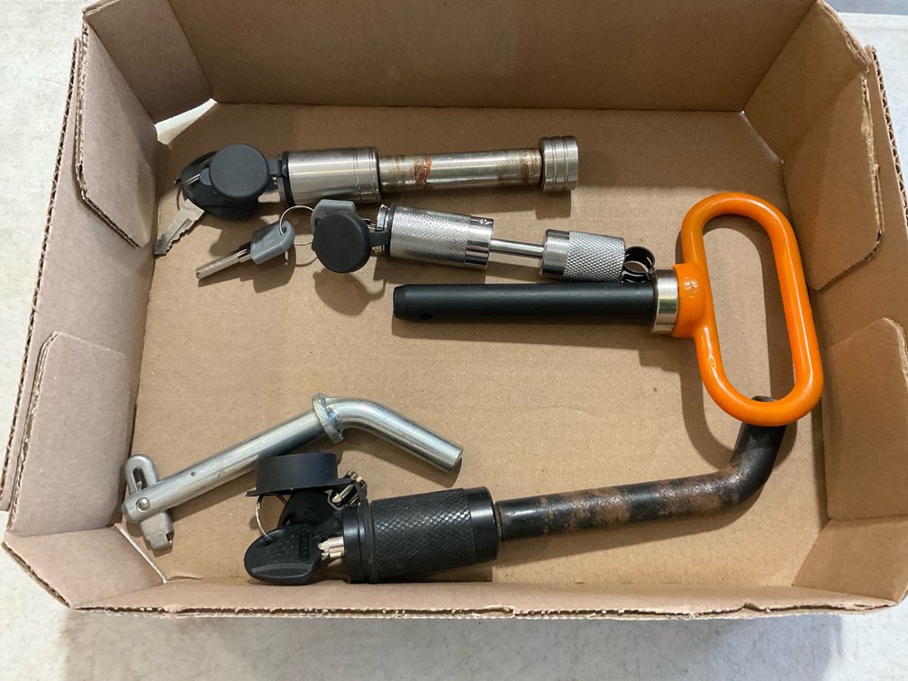 Receiver hitch, locking pins