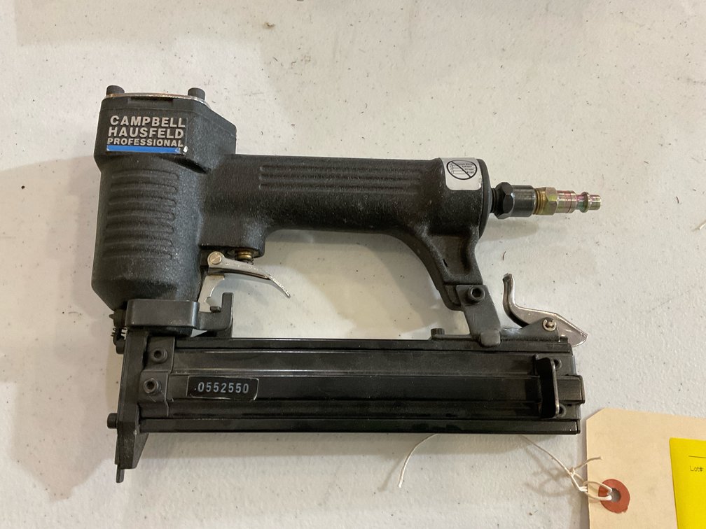 Brad nailer
