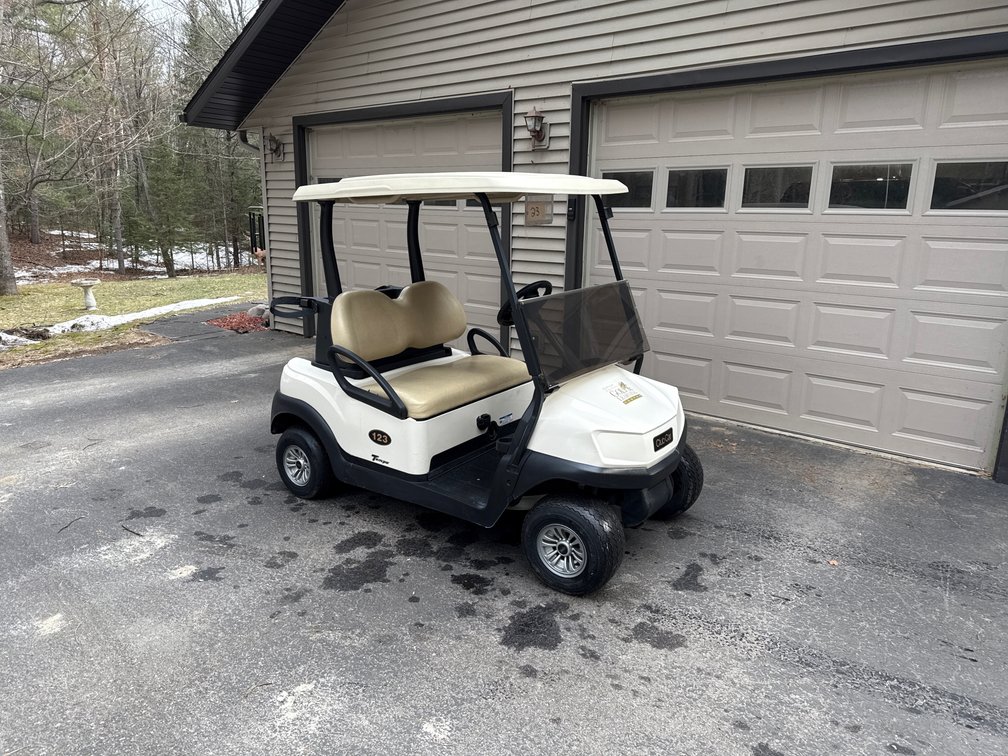 Like New Club Car Golf Cart 2021