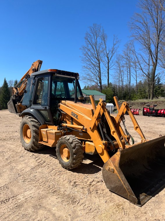 Case 580L back hoe 4x4