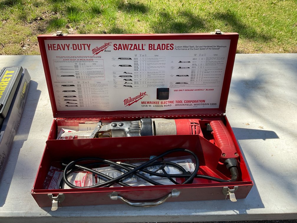 Milwaukee Sawzall with case/blades