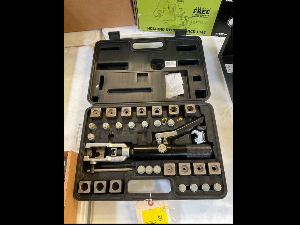 Universal hydraulic flaring tool set