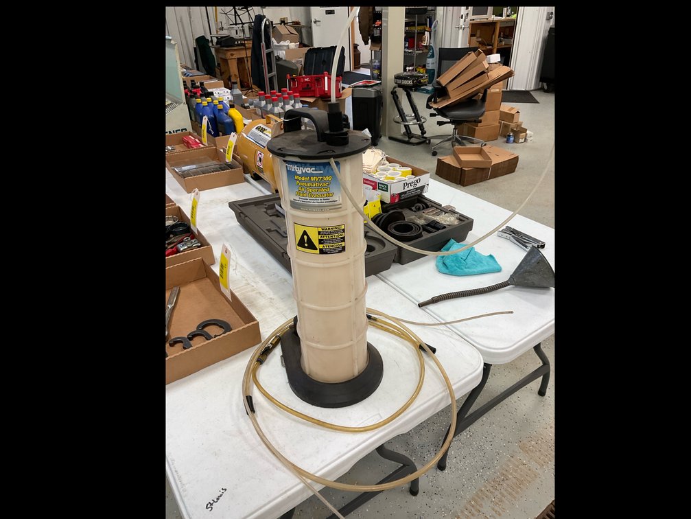 Mityvac pneumatic air operated fluid evacuator
