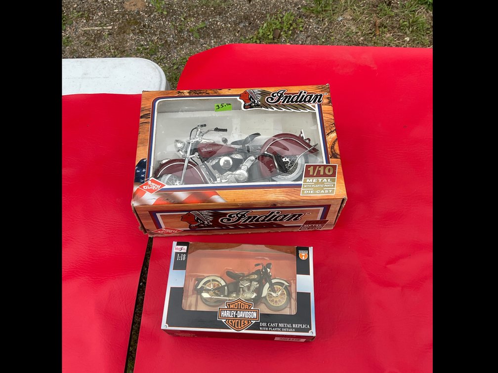Diecast Indian and Harley-Davidson motorcycles