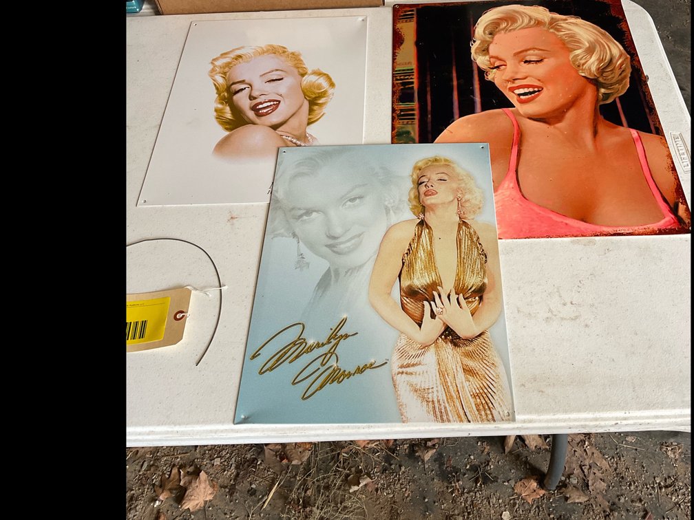 Marilyn Monroe tin signs