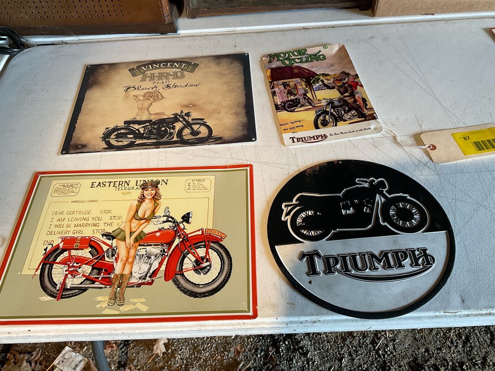 Triumph, metal signs
