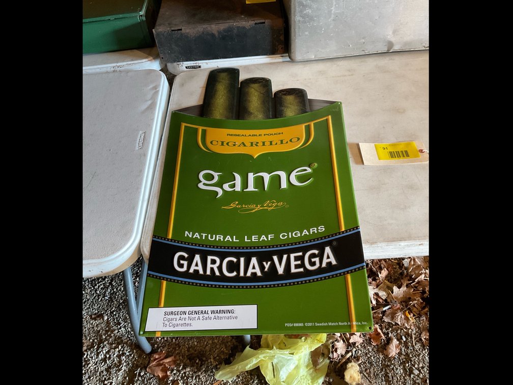 Cigar metal sign