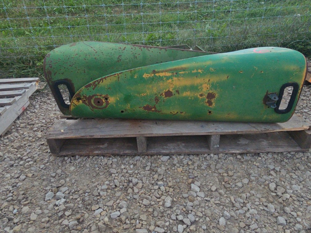 PAIR OF JOHN DEERE TRACTOR FENDERS FITS 3010 - 4020