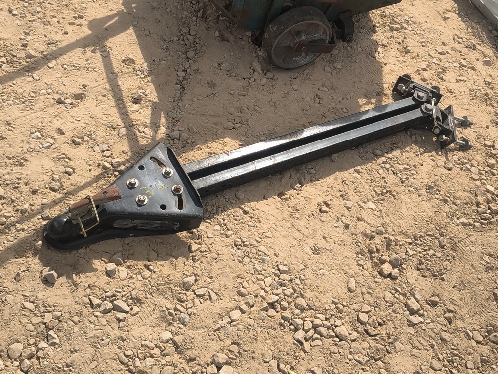 VEHICLE TOW HITCH FOR TOWING VEHICLE BEHIND RV