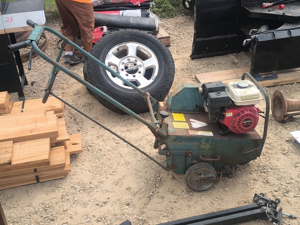 BLUE BIRD GAS POWERED LAWN PLUG AERATOR
