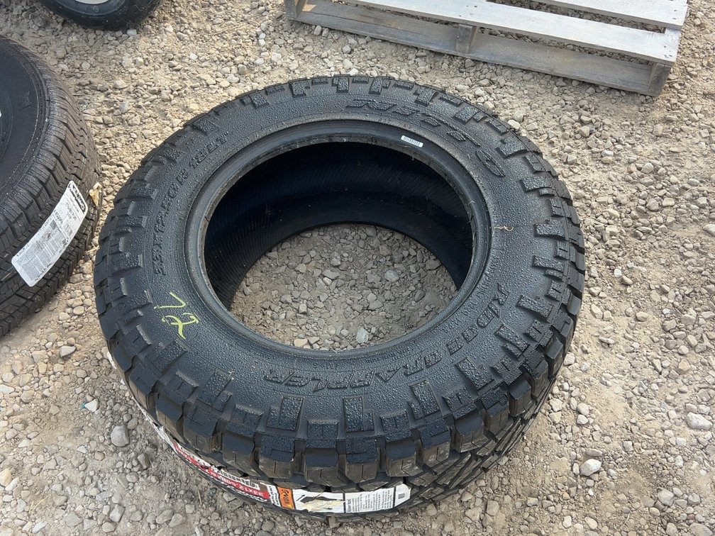 (1) NEW 33X12.50R18LT TIRE NITTO RIDGE GRAPPLER