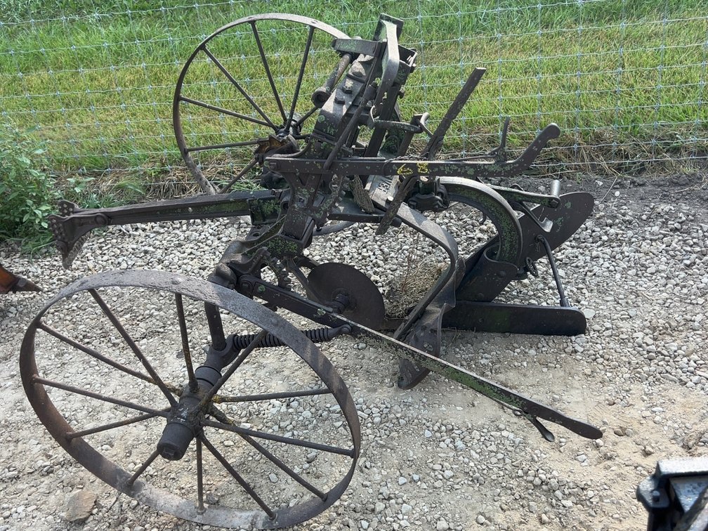 OLIVER 1 BOTTOM PLOW