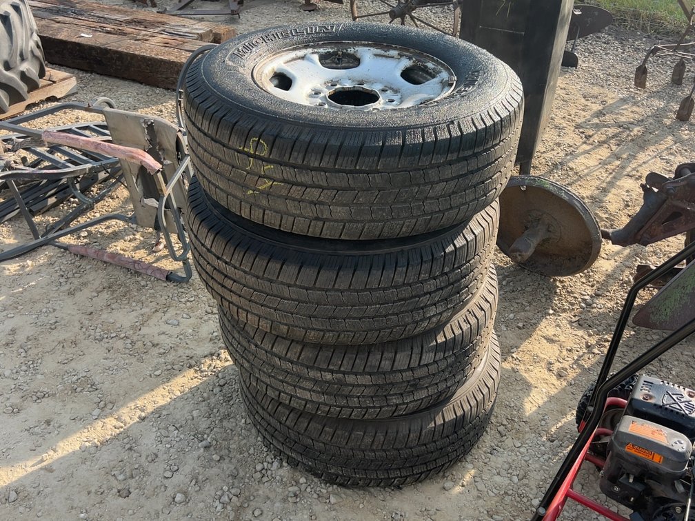 (4) 265/70R17 MICHELIN TIRES ON STEEL CHEVY RIMS